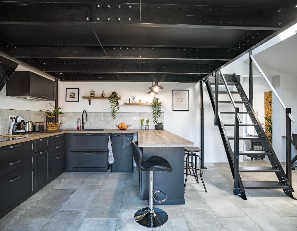 トロワLoft Avec Jardin Et Parking Priveアパートメント エクステリア 写真